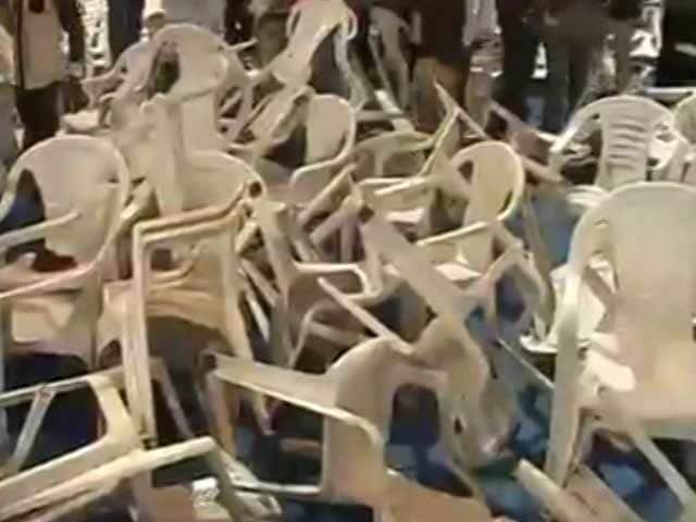Chaos At Amit Shah's Patidar Meet As Hardik Patel Supporters Break Chairs