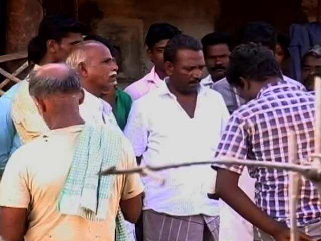 Video : Farmers In Tamil Nadu Threaten Suicide Over Cauvery Water Crisis