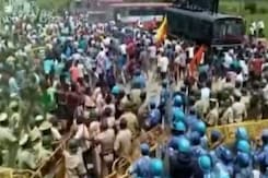 कावेरी पर भड़की आग : विरोध में कर्नाटक बंद कावेरी पर भड़की आग : विरोध में कर्नाटक बंद