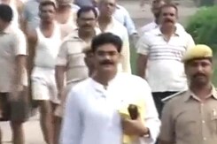 शहाबुद्दीन को लेकर जेडीयू-आरजेडी में बढ़ी खींचतान शहाबुद्दीन को लेकर जेडीयू-आरजेडी में बढ़ी खींचतान