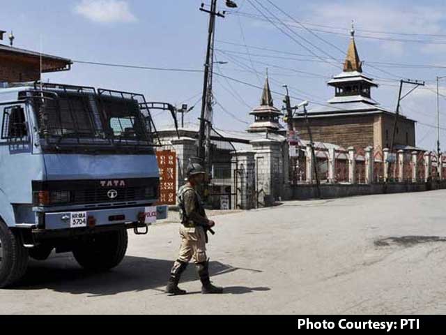 Kashmir Shut Down On Eid, No Prayers At Mosques, Shrines