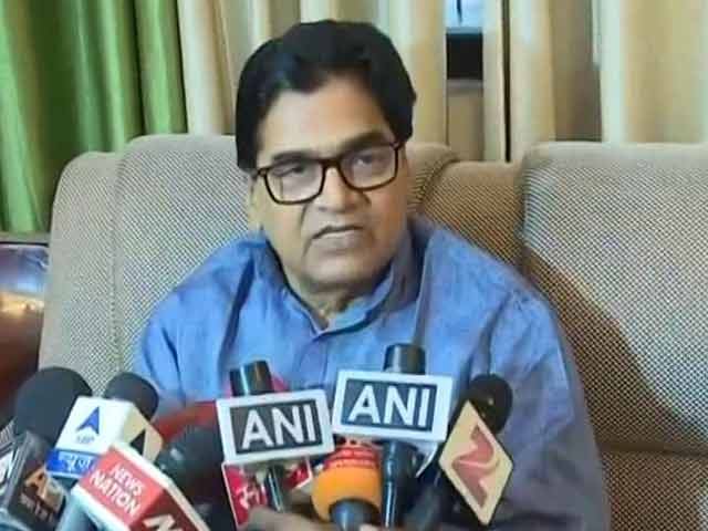 Akhilesh Yadav, At War With Uncle Shivpal, Gets Support From Another Uncle