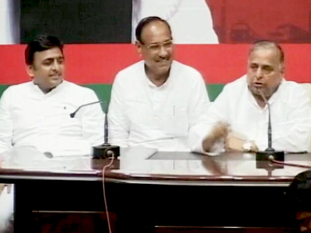 नेशनल रिपोर्टर : क्या यह यादव परिवार के अहम की लड़ाई है?