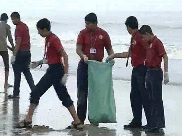 Video : Mumbaikars Clean Up Beaches A Day After Ganapati Immersions