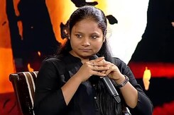 महाकाल में रो पड़ीं अरुणिमा, कहा-मेरी दिव्यांगता का मज़ाक बना महाकाल में रो पड़ीं अरुणिमा, कहा-मेरी दिव्यांगता का मज़ाक बना