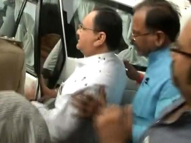 Angry AIIMS Students Throw Ink At Health Minister JP Nadda In Bhopal