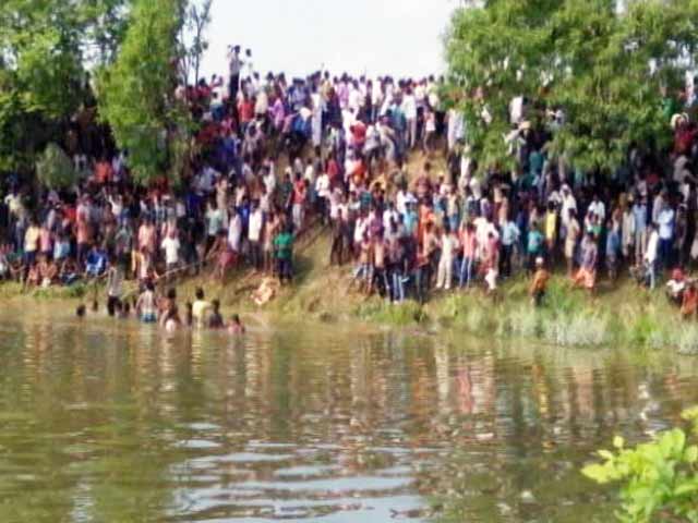Videos : बिहार के मधुबनी में यात्री बस तालाब में गिरी, 35 से ज्यादा शवों को निकाला गया