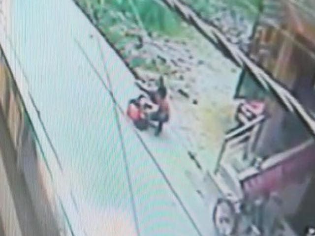 Video : Woman Stabbed Nearly 30 Times By Stalker On Delhi Road, No One Helped