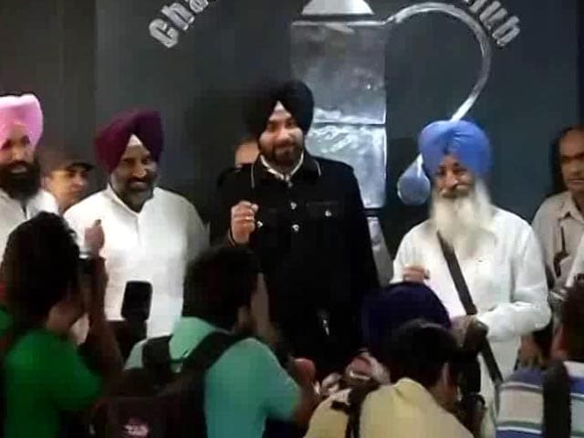 Video : We're Not A Party: Navjot Singh Sidhu's Googly Signals New Punjab Strategy