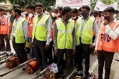 दिल्ली में मच्छर मारने उतरी केजरीवाल सरकार, शुरू की फॉगिंग मुहिम दिल्ली में मच्छर मारने उतरी केजरीवाल सरकार, शुरू की फॉगिंग मुहिम