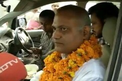 AAP's Somnath Bharti Arrested For Allegedly Assaulting AIIMS Guards, Gets Bail AAP's Somnath Bharti Arrested For Allegedly Assaulting AIIMS Guards, Gets Bail