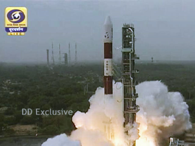 अलग अलग कक्षाओं में 8 सैटेलाइट स्थापित करने के लिए PSLV-C35 ने उड़ान भरी