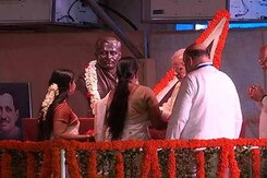 जनसंघ से भारतीय जनता पार्टी तक का सफर, समय के साथ कैसे आया बीजेपी में बदलाव जनसंघ से भारतीय जनता पार्टी तक का सफर, समय के साथ कैसे आया बीजेपी में बदलाव