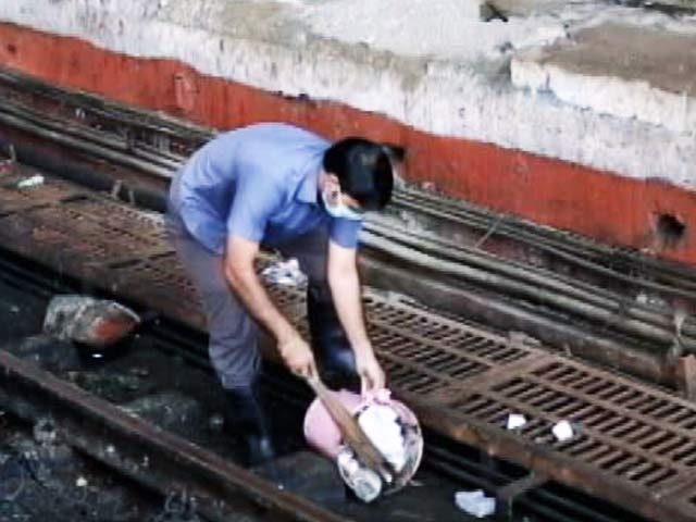 Videos : एनडीटीवी-डेटॉल बनेगा स्वच्छ इंडिया : मुंबई के सीएसटी पर सफाई की मुहिम