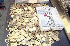 दिल्ली में नकली सिक्के बनाने की फैक्ट्री का भंडाफोड़ दिल्ली में नकली सिक्के बनाने की फैक्ट्री का भंडाफोड़