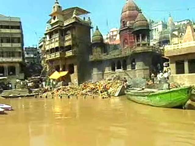 Banega Swachh India: Varanasi's Manikarnika Ghat Gets Cleaned-Up