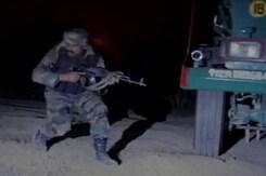 जम्मू कश्मीर के बारामुला में सेना के कैंप पर आतंकी हमला, एक जवान शहीद जम्मू कश्मीर के बारामुला में सेना के कैंप पर आतंकी हमला, एक जवान शहीद