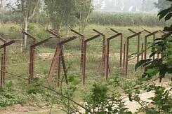 भारत-पाकिस्तान तनाव के बीच गुरदासपुर की चकरी पोस्ट से NDTV की ग्राउंड रिपोर्ट भारत-पाकिस्तान तनाव के बीच गुरदासपुर की चकरी पोस्ट से NDTV की ग्राउंड रिपोर्ट