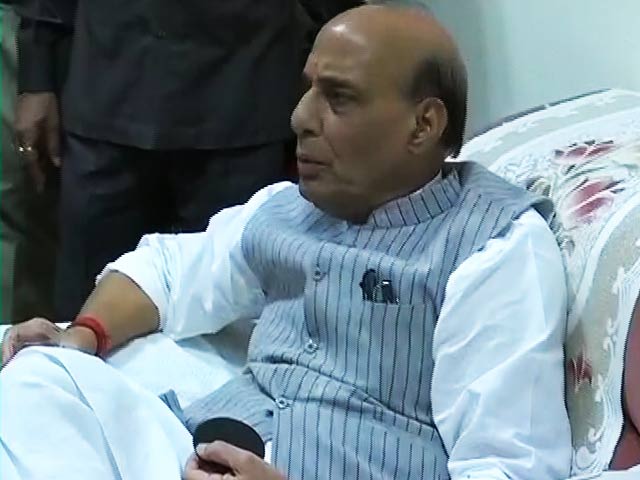 जैसलमेर में राजनाथ सिंह, सीमा सुरक्षा की समीक्षा