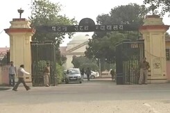 शराबबंदी : पटना हाईकोर्ट के आदेश पर रोक लगी शराबबंदी : पटना हाईकोर्ट के आदेश पर रोक लगी