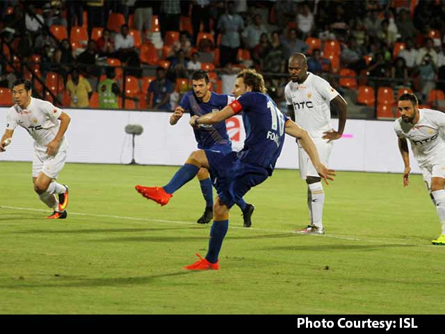 Video : Diego Forlan Penalty Gives Mumbai City Win vs NorthEast United