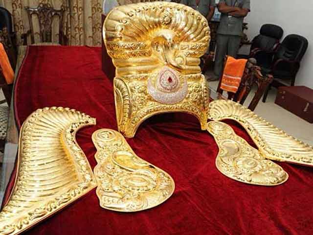 Video : KCR Keeps Vow, Telangana Pays 3 Crores For 11 Kg Gold Crown For Goddess