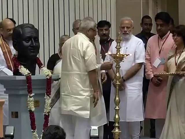 दीनदयाल उपाध्याय की जन्मशती पर आधारित कार्यक्रम में पीएम मोदी