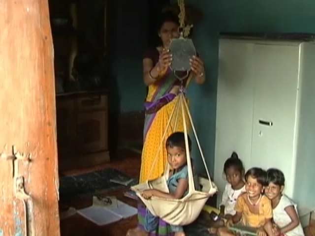 कैसे जीतेंगे कुपोषण से जंग, सरकार से समय पर नहीं मिलता पैसा