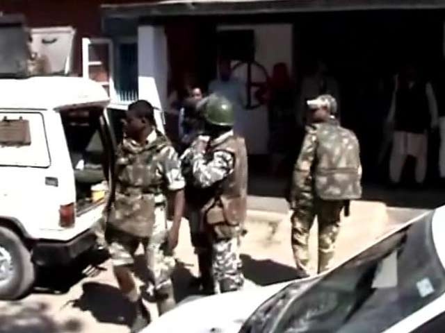 Video : Grenade Attack On Paramilitary Convoy In Jammu and Kashmir, 8 Injured