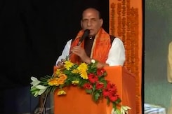 लखनऊ : दशहरे के मौके पर रामलीला मंच से राजनाथ ने की पीएम मोदी की जमकर तारीफ लखनऊ : दशहरे के मौके पर रामलीला मंच से राजनाथ ने की पीएम मोदी की जमकर तारीफ