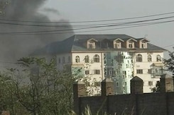 पंपोर में दो आतंकी मार गिराए गए पंपोर में दो आतंकी मार गिराए गए