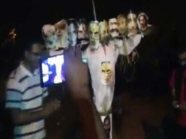 Videos : जेएनयू में प्रधानमंत्री का पुतला जलाने पर बवाल