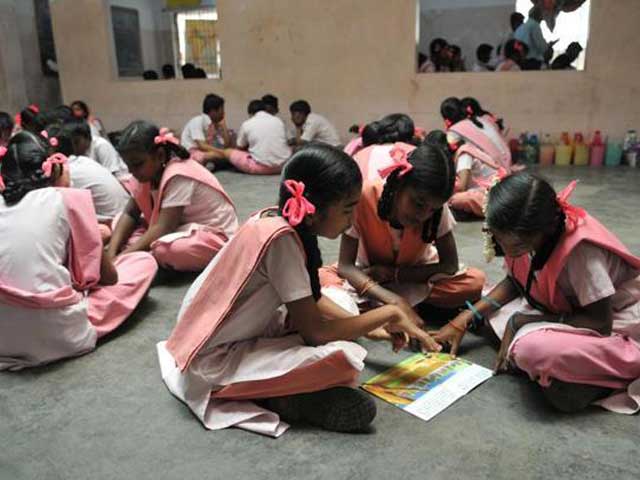 मुंबई : गरीब और होनहार बच्चों के लिए फीस वापसी