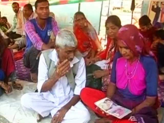 Videos : अनशन पर बैठी दलित फौजी की मां
