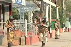 जम्मू-कश्मीर में 12 सरकारी अधिकारी बर्खास्त जम्मू-कश्मीर में 12 सरकारी अधिकारी बर्खास्त