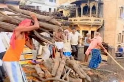बनेगा स्वच्छ इंडिया: देश के पर्यटक और धार्मिक जगहों को साफ करने की कोशिश बनेगा स्वच्छ इंडिया: देश के पर्यटक और धार्मिक जगहों को साफ करने की कोशिश