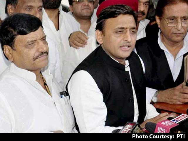 Video : Split Ahead? Akhilesh Yadav Sacks Uncle Shivpal, Now Mulayam's Move