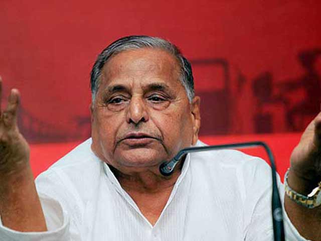 The Samajwadi Pariwar, Split Wide Open