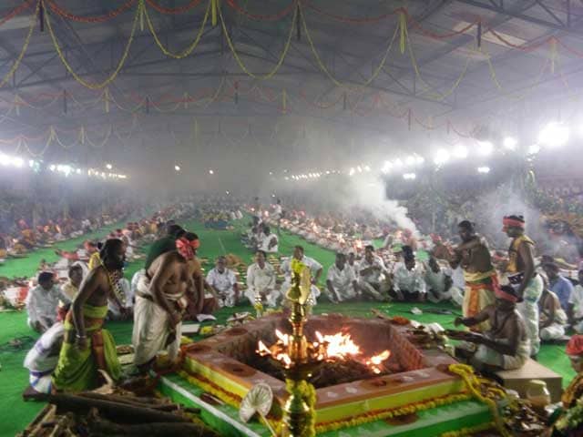 Video : In Yagna For Jayalalithaa, 200 Priests, 3,000 'Devotees' And Free Saris