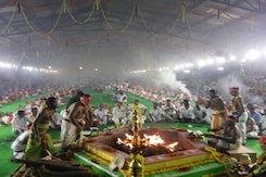 In Yagna For Jayalalithaa, 200 Priests, 3,000 'Devotees' And Free Saris In Yagna For Jayalalithaa, 200 Priests, 3,000 'Devotees' And Free Saris