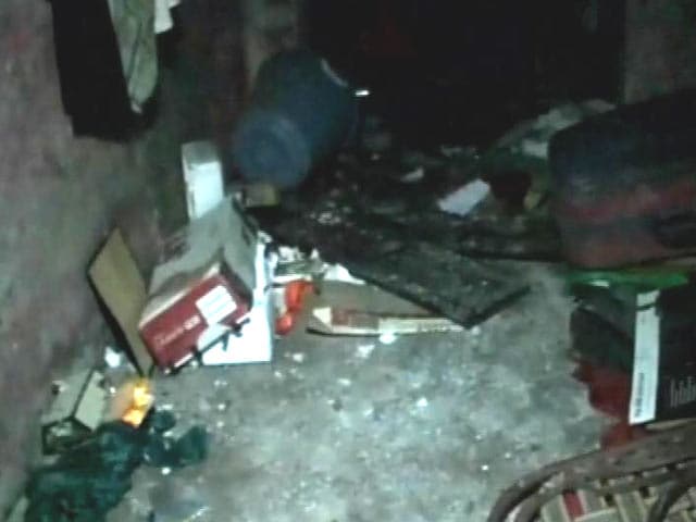 Video : वाराणसी : अवैध रूप से चल रही पटाखा फैक्टरी में धमाका