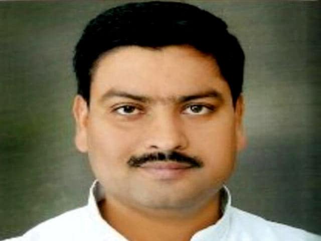 Videos : अखिलेश सरकार में मंत्री पवन पांडे को मुलायम सिंह यादव ने पार्टी से निकाला
