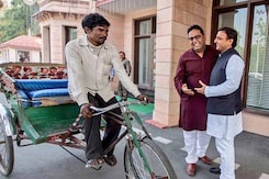 Paytm's Vijay Shekhar Sharma Got Helping Hand. Rickshaw Puller Rewarded Paytm's Vijay Shekhar Sharma Got Helping Hand. Rickshaw Puller Rewarded