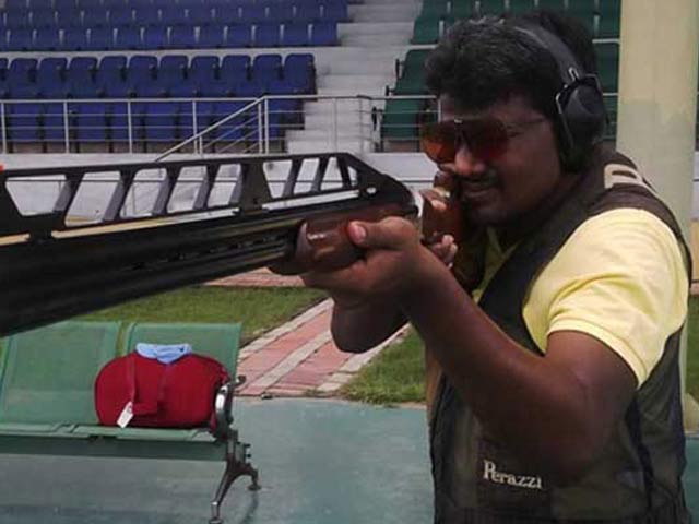 बिहार रोड रेज केस : सुप्रीम कोर्ट से जमानत रद्द होने के बाद रॉकी यादव ने किया सरेंडर