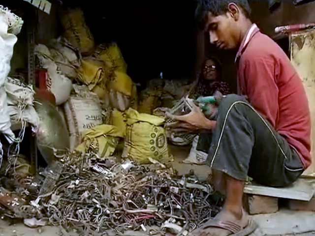 Videos : बनेगा स्वच्छ इंडिया : इलेक्ट्रॉनिक वेस्ट पैदा करने वाला पांचवा सबसे बड़ा देश है भारत