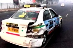 डीएनडी फ्लाईओवर पर कोहरे की वजह से टकराई पांच कारें, एक शख्स घायल डीएनडी फ्लाईओवर पर कोहरे की वजह से टकराई पांच कारें, एक शख्स घायल