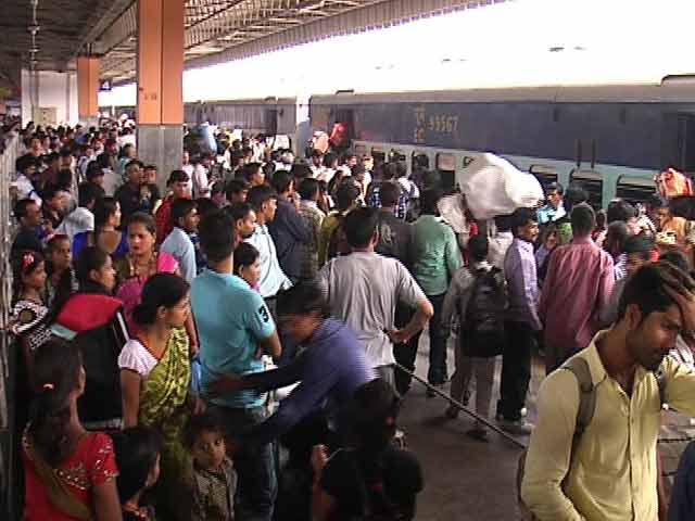 Videos : छठ पूजा पर 206 विशेष ट्रेनें, फिर भी यात्रियों के लिए जद्दोजहद
