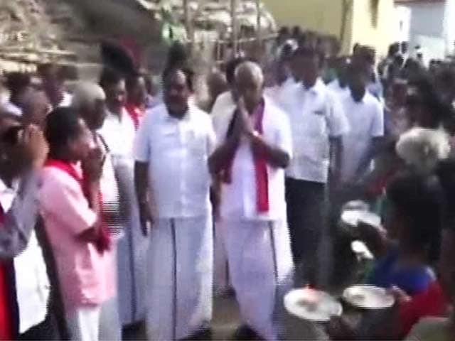 Video : 5 Months After Polls Cancelled Over Bribery Charges, DMK, AIADMK Field Same Candidates