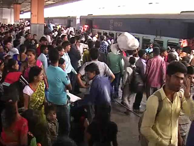 आमदनी बढ़ाने के सारे नुस्खे बेकार, लगातार बढ़ रहा है रेलवे का घाटा