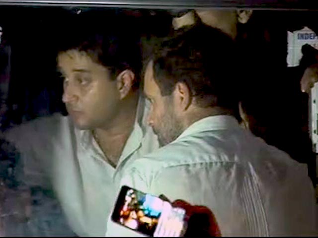 इंडिया 7 बजे : पूर्व सैनिक की खुदकुशी के बाद सड़कों पर उतरे कांग्रेस के नेता